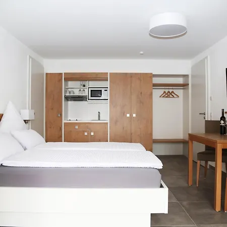Joachim Fischer Apartment *